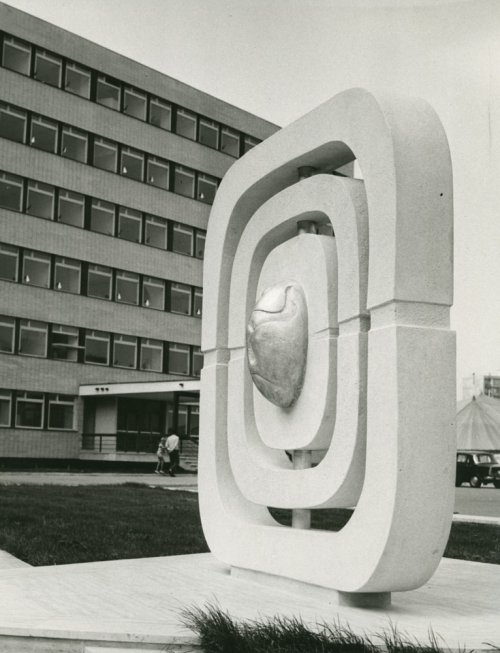 1978-Ochrana-zivota-plastika-beton-hydronalium-250x300cm-poliklinika-Bratislava-fk-f.jpeg