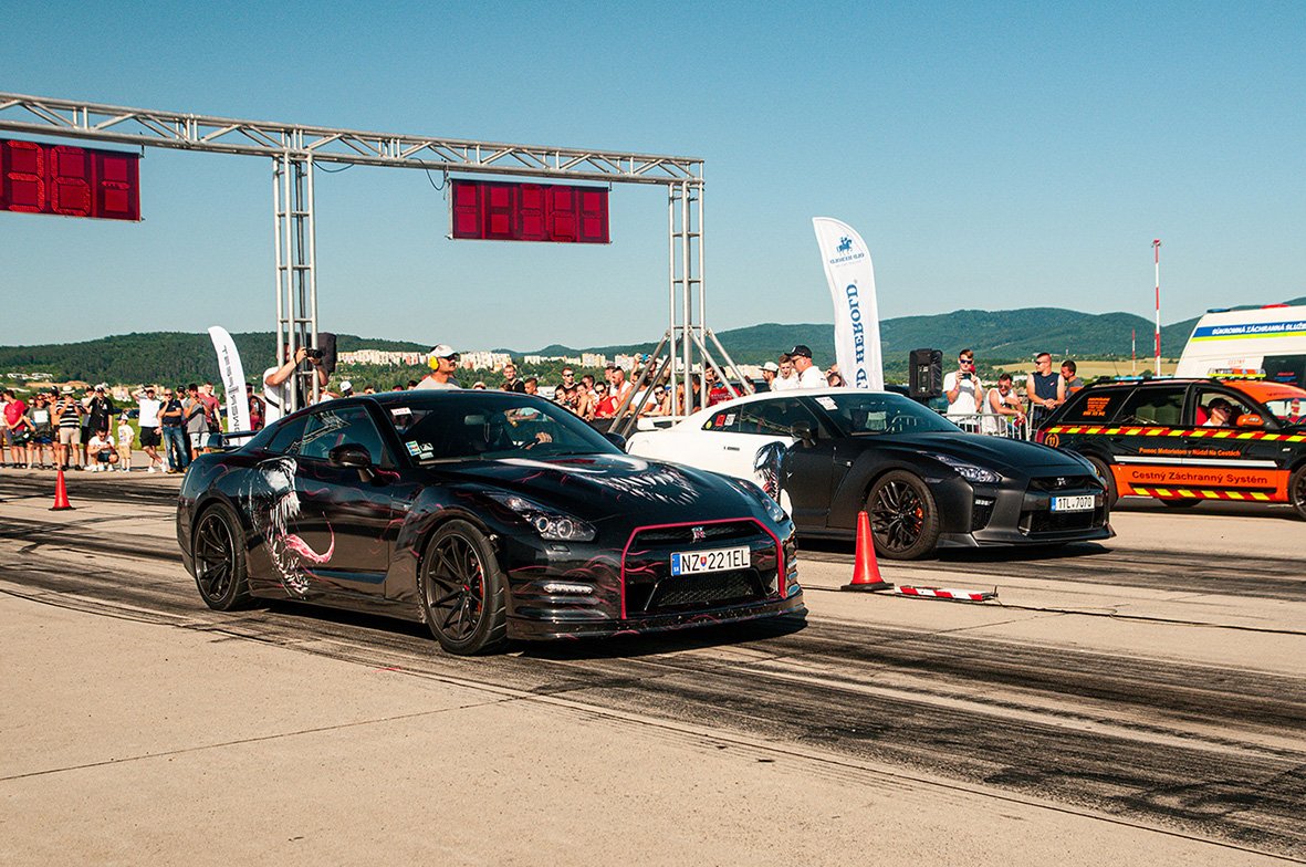 gtr-drag-race.jpeg