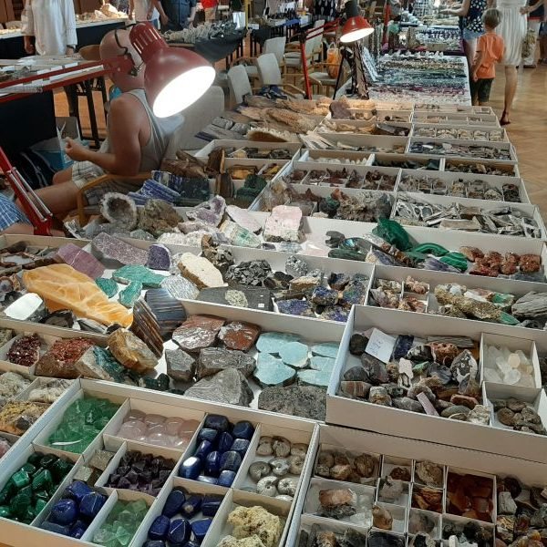 23.rocnik-Malokarpatskej-vyystvy-a-burzy-mineralov-fosilii-a-drahych-kamenov-7-600x600.jpeg