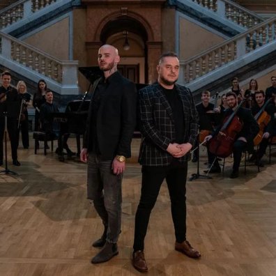 Majself a Desmod  natočili špeciálnu orchestrálnu verziu skladby Kométa v historickej budove