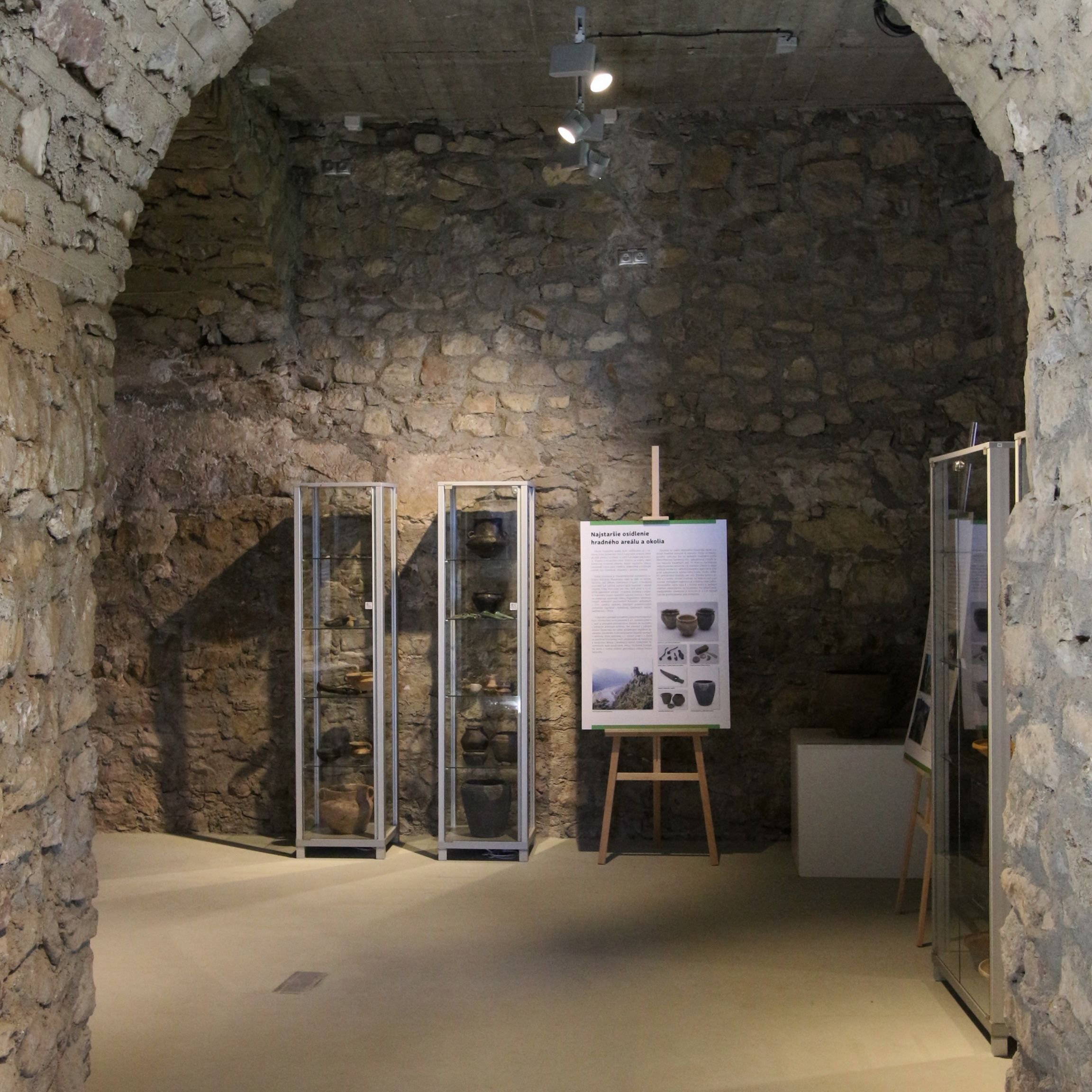 Na hrade Strečno je nová archeologická expozícia aj mučiareň