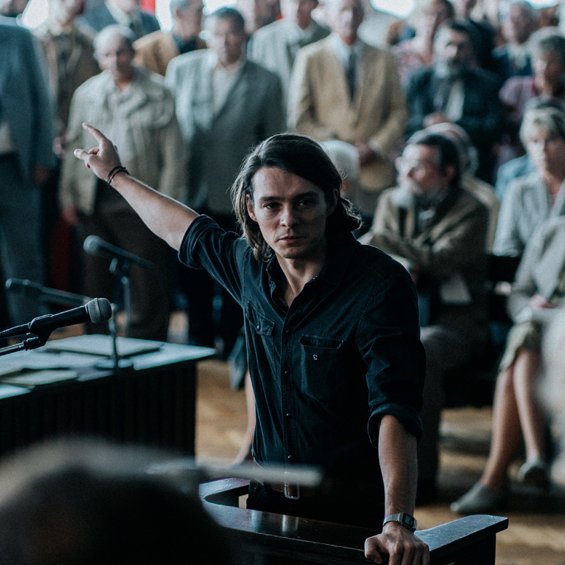 Film Nezanechať stopy vstúpi do kín v deň výročia Nežnej revolúcie