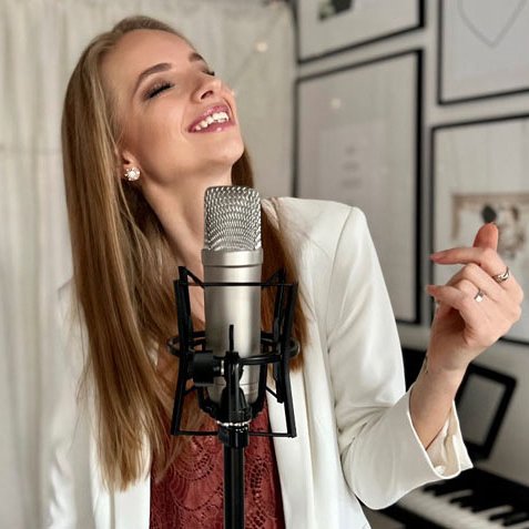 Vianočná pieseň v podaní Zuzany Hrvoľovej zahreje nejedno srdce