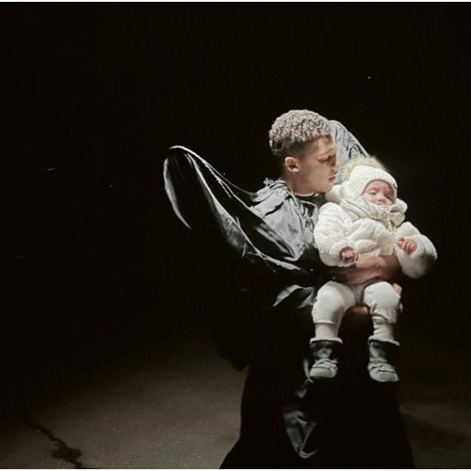 Yaelovi vystrojili pohreb v novej skladbe! V novej skladbe “Už navždy” mu táto žena mu ukázala svetlo života