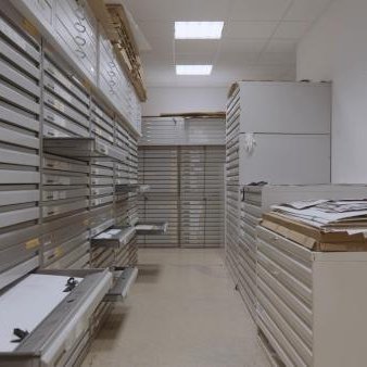 Rozhlas a televízia Slovenska, Divadelný ústav a kerekesfilm s. r. o. uvádzajú dokumentárny film Žijeme divadlom, ktorý mapuje vyše šesťdesiatročnú činnosť Divadelného ústavu v oblasti profesionálneho slovenského divadla.