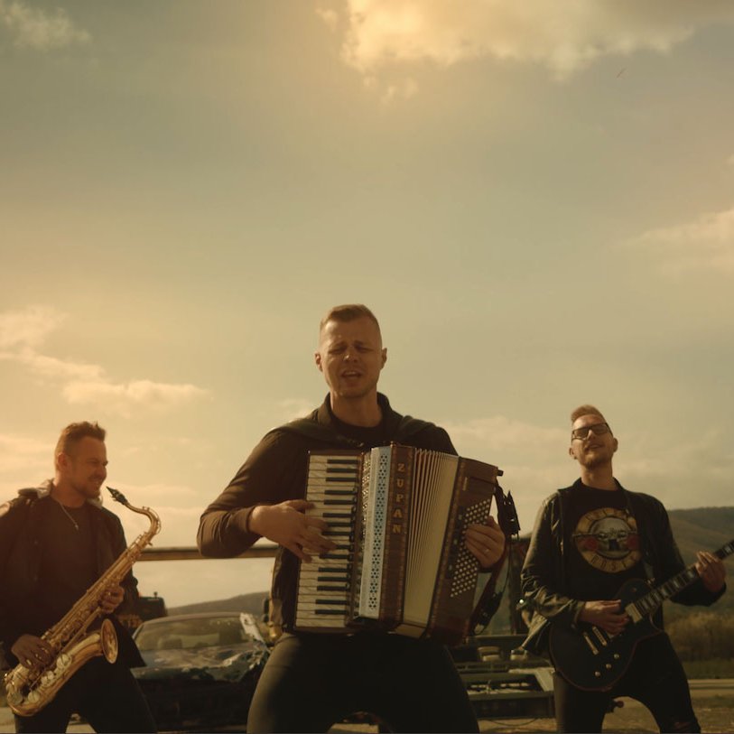 Zabudnite na DYNAMIX. S novým názvom kapely prichádza na scénu i skladba, ktorá vás zaručene zdvihne zo stoličky!