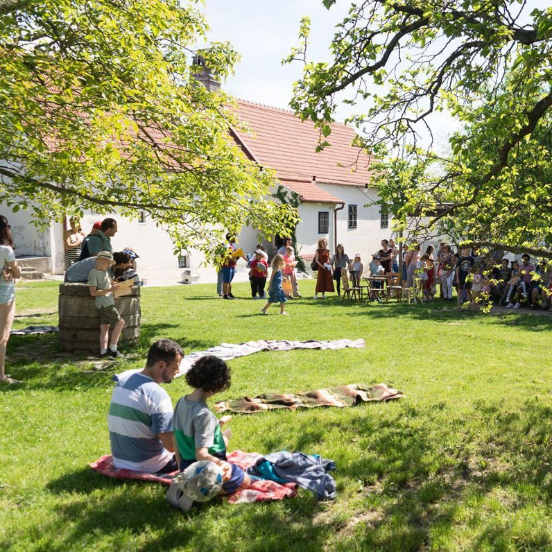 Novú sezónu v Schaubmarovom mlyne otvorí sochárska výstava Na kusy