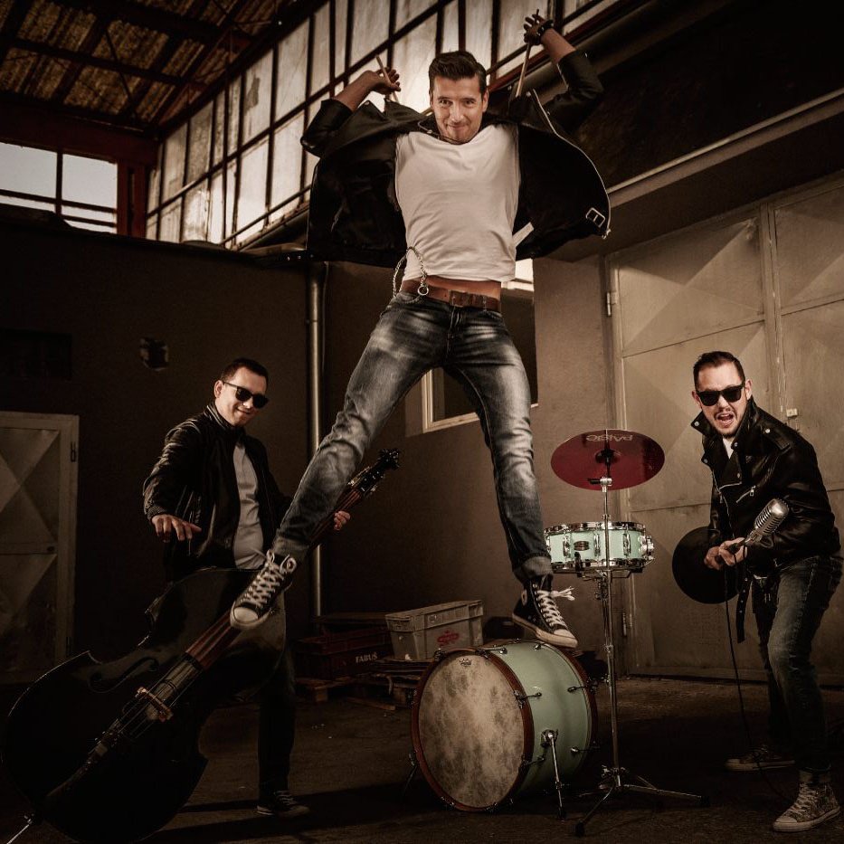 The Crownies v energickom klipe Dance Baby Dance plného živelného rock´n´rollu