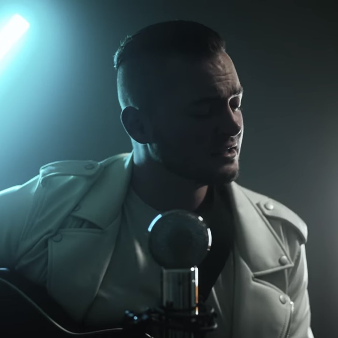 Braňo Mojsej ml. prichádza s letným závanom v novinke Na krídlach