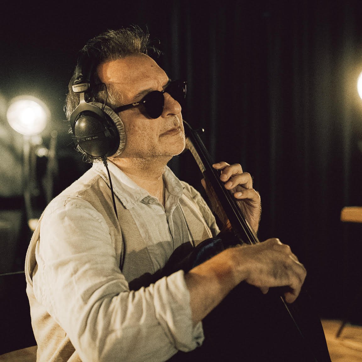 Dvojica Robert Pospiš & Martin Sillay a ich vzácni hostia predstavujú temný singel Ponesiem ťa