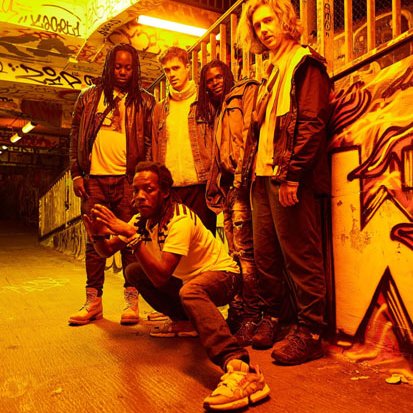 Bratislavu prichádza roztancovať Nihiloxica, kolektív spájajúci súčasné techno a starobylú tradíciu ugandského bubnovania